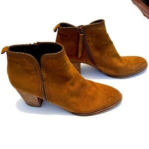 DV by Dolce Vita Brown Suede Ankle Boots Block Heel Size 11 Western Chic